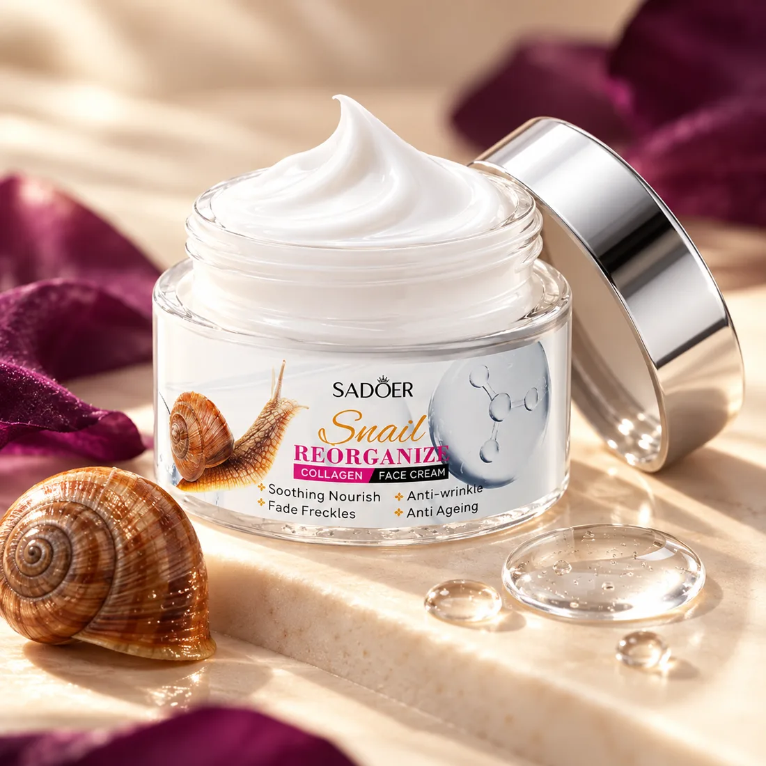 Crema SADOER cu mucină de melc și colagen, textura cremei